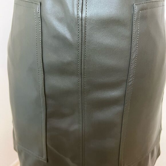 Green faux leather mini skirt! NWT Size 10 - Picture 2 of 6